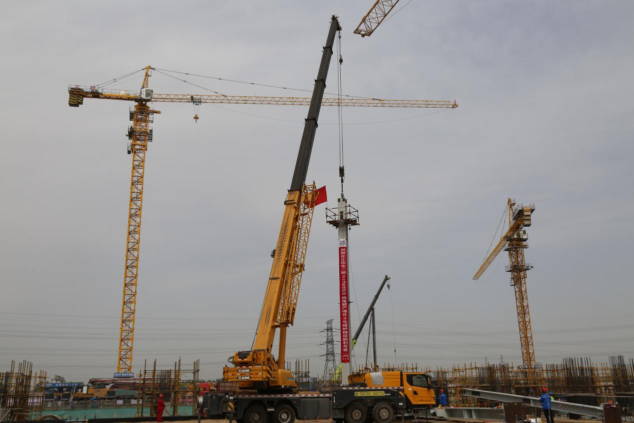 任丘熱電二期工程完成3號鍋爐鋼架首鉤吊裝